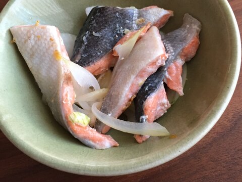 お弁当に！新玉ねぎと生鮭蒸し